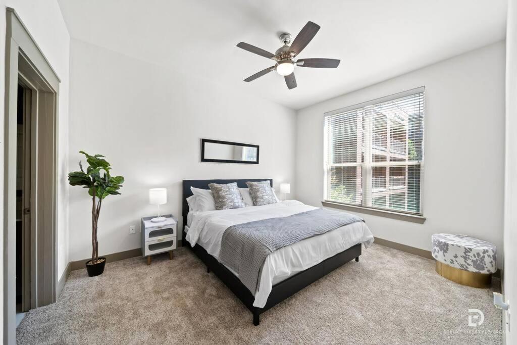 Downtown Houston Deluxe King Suite With Spa Amenities, Pool And Free Parking Exterior foto